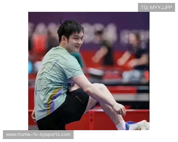 樊振东风度绝佳,主动让座赢得对手和观众称赞,樊振东接受采访视频